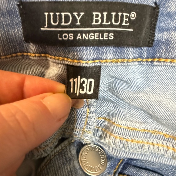Judy Blue Mid Rise V Front Cuff Boyfriend Cool Denim Jeans 88938 Sz 11/30 - Picture 12 of 14